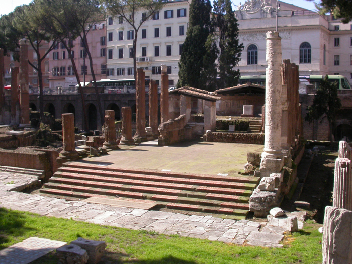 Largo Argentina temple A, Juturna